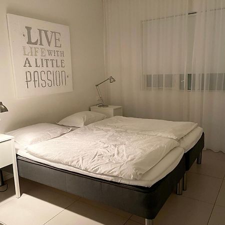 Halllandsnes Apartments อาคูเรย์รี ภายนอก รูปภาพ