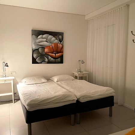 Halllandsnes Apartments อาคูเรย์รี ภายนอก รูปภาพ