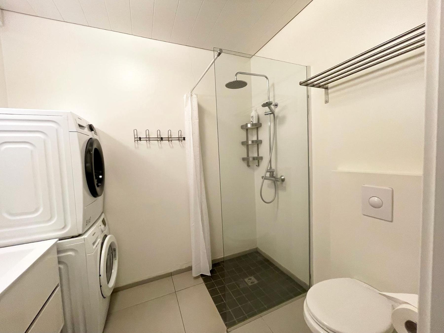 Halllandsnes Apartments อาคูเรย์รี ภายนอก รูปภาพ