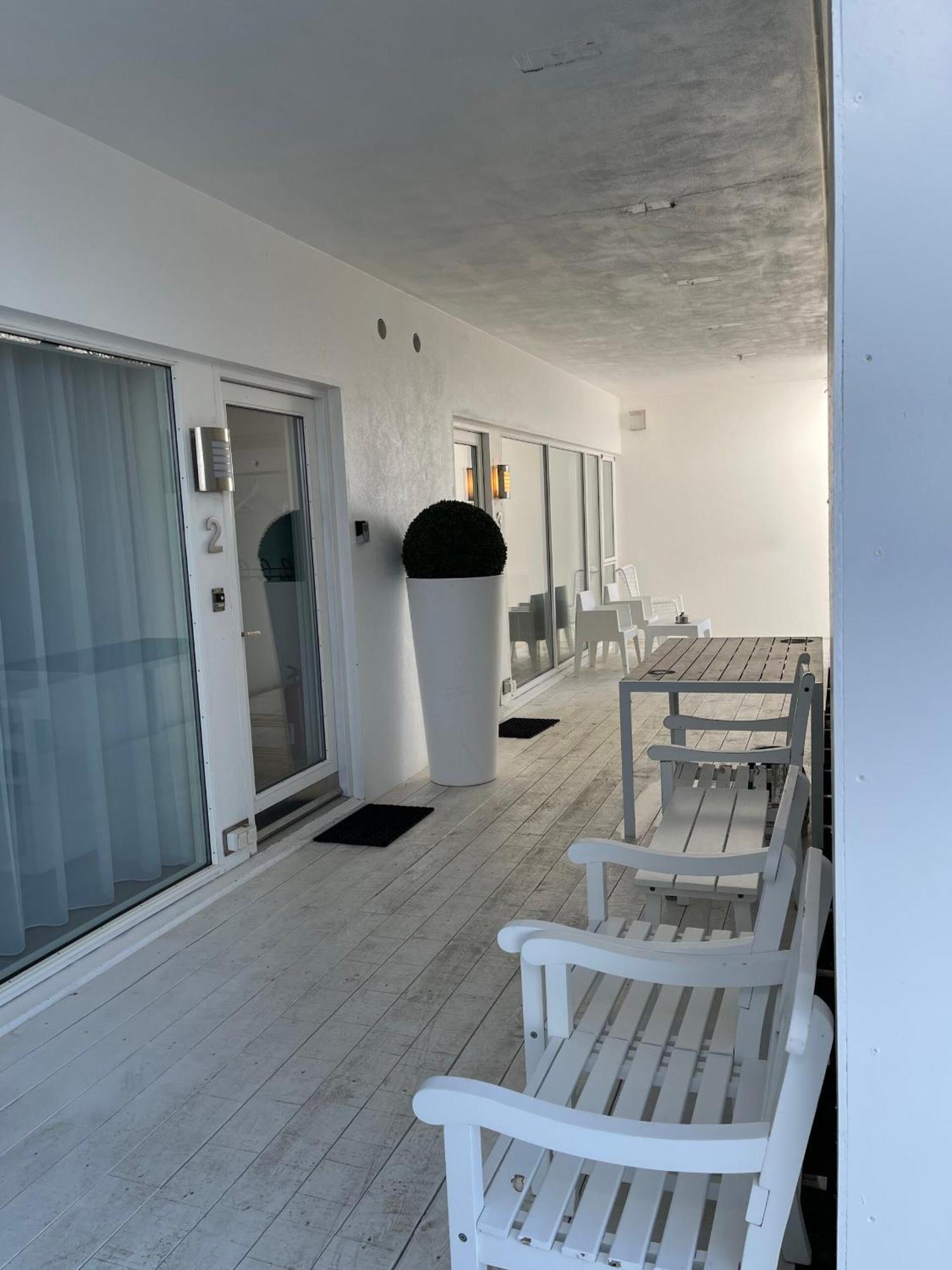 Halllandsnes Apartments อาคูเรย์รี ภายนอก รูปภาพ