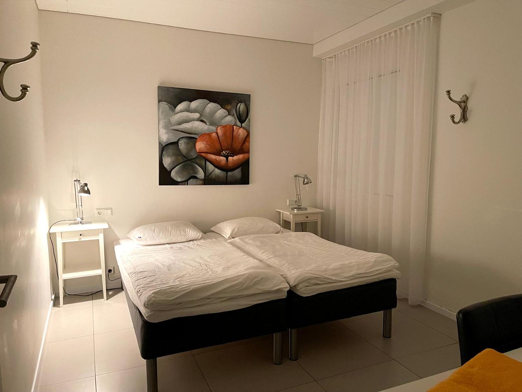 Halllandsnes Apartments อาคูเรย์รี ภายนอก รูปภาพ