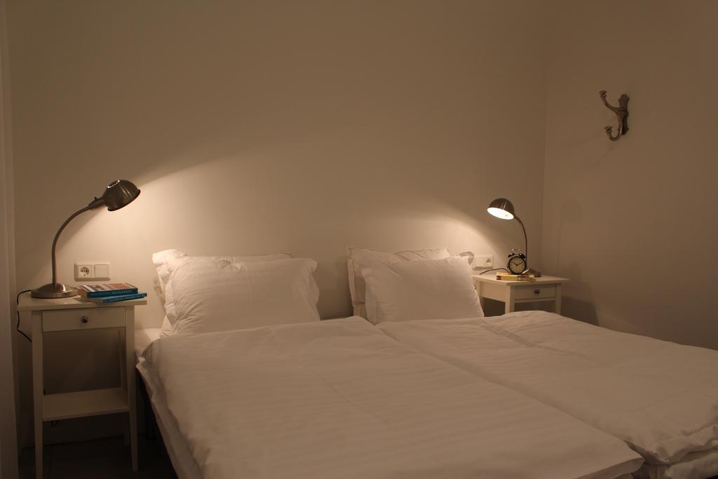 Halllandsnes Apartments อาคูเรย์รี ภายนอก รูปภาพ