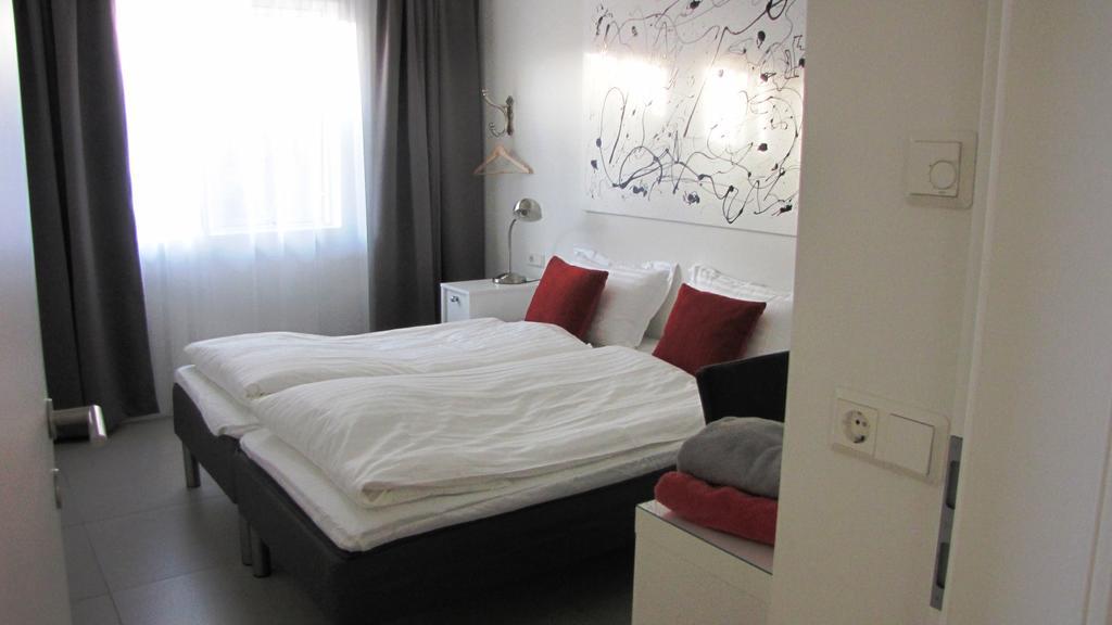 Halllandsnes Apartments อาคูเรย์รี ห้อง รูปภาพ
