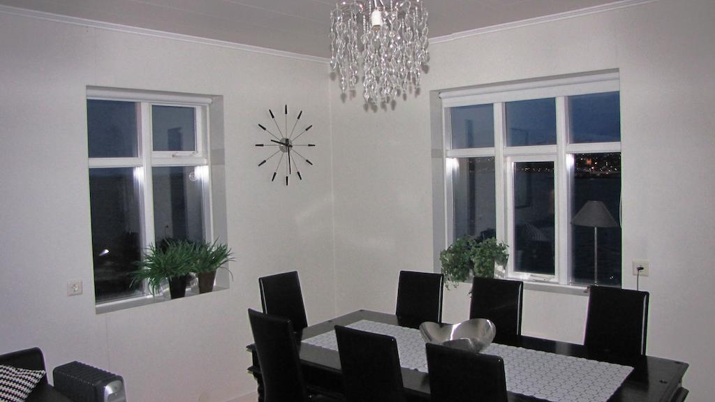 Halllandsnes Apartments อาคูเรย์รี ภายนอก รูปภาพ